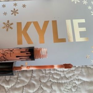 Kylie Cosmetics Makeup - Kylie Jenner Lipstick in COMMANDO | VELVET LIQUID Kylie Cosmetics Makeup - Kylie Jenner Lipstick in COMMANDO | VELVET LIQUID
